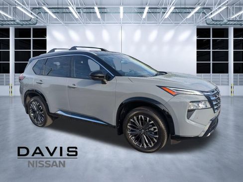 Used 2025 Nissan Rogue Platinum w/ Platinum Premium Package FWD image 1