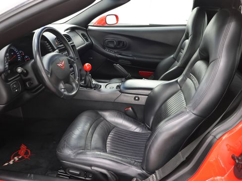 Used 2004 Chevrolet Corvette Coupe w/ Preferred Equipment Group RWD image 8