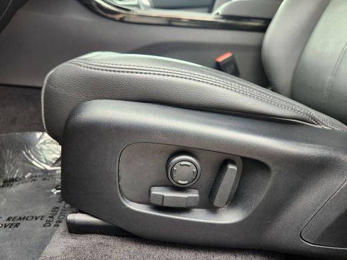 Used 2025 Land Rover Range Rover Velar Dynamic SE image 8