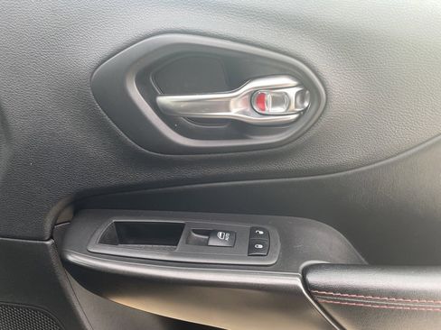 Used 2021 Jeep Cherokee Trailhawk w/ Trailer Tow Group image 12