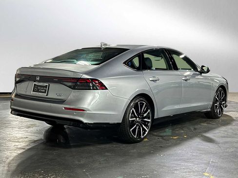 Used 2025 Honda Accord Touring image 3