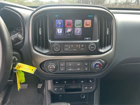 Used 2015 Chevrolet Colorado Z71 AWD/4WD image 12