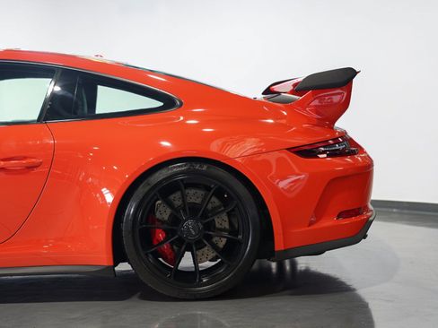 Used 2018 Porsche 911 GT3 RWD image 15