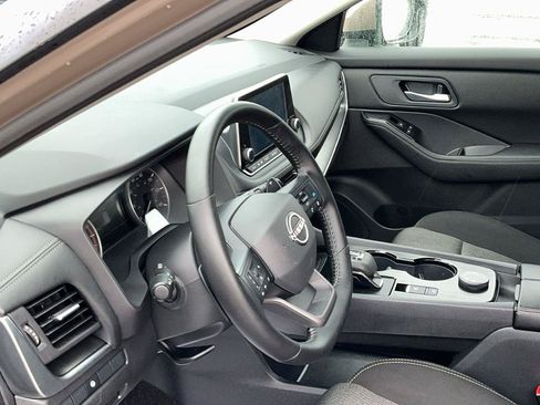 Used 2025 Nissan Rogue SV AWD/4WD image 15