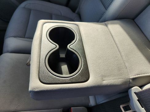 Used 2022 GMC Acadia SLE image 30