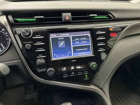 Used 2020 Toyota Camry SE image 27