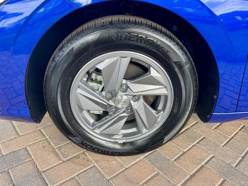 Used 2025 Hyundai Elantra SE image 8