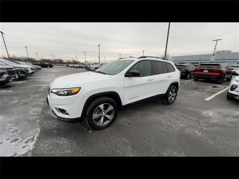 Used 2022 Jeep Cherokee Limited image 4