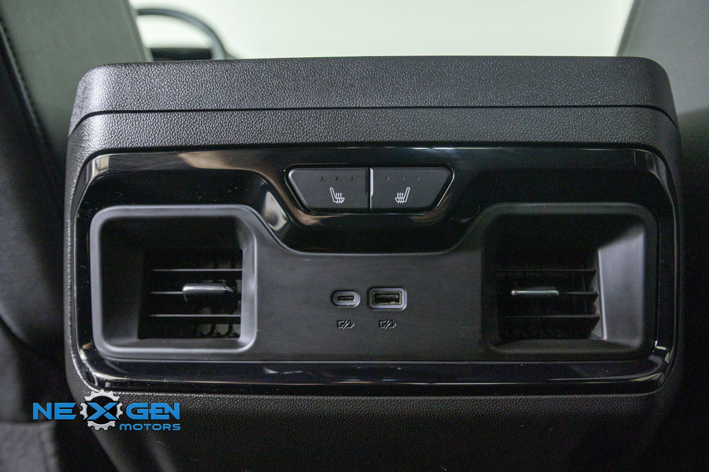 Used 2025 Chevrolet Silverado 1500 ZR2 w/ Technology Package AWD/4WD image 32