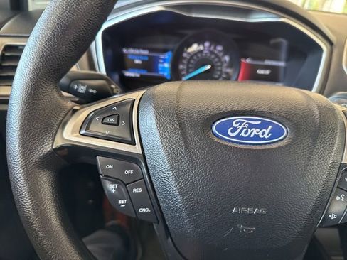 Used 2020 Ford Fusion SE FWD image 32
