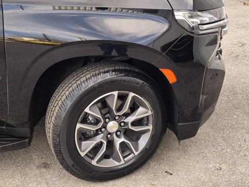 Used 2021 Chevrolet Suburban LT w/ LT Signature Package image 6