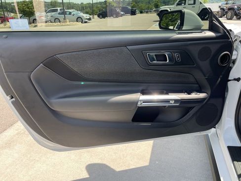 Used 2025 Ford Mustang Coupe RWD image 6