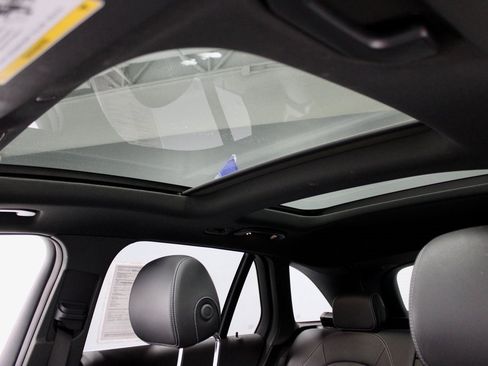 Used 2022 Mercedes-Benz GLC 300 4MATIC image 27