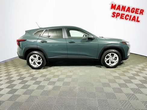 Used 2025 Chevrolet Trax LS w/ LS Convenience Package FWD image 9