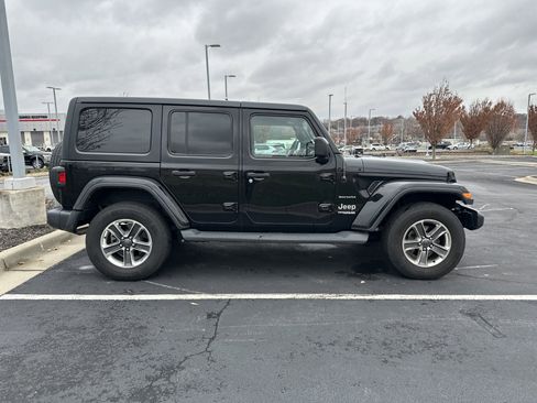 Used 2018 Jeep Wrangler Unlimited Sahara image 11