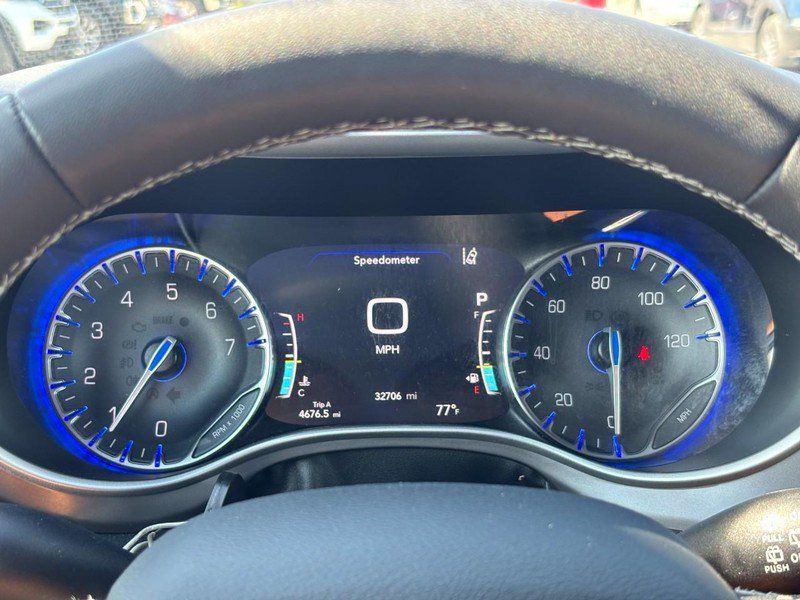Used 2025 Chrysler Pacifica Select FWD image 22