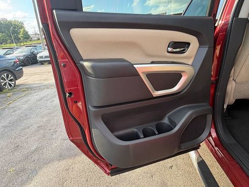 Used 2018 Nissan Titan SV AWD/4WD image 35