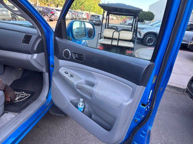 Used 2005 Toyota Tacoma 4x4 Access Cab image 11
