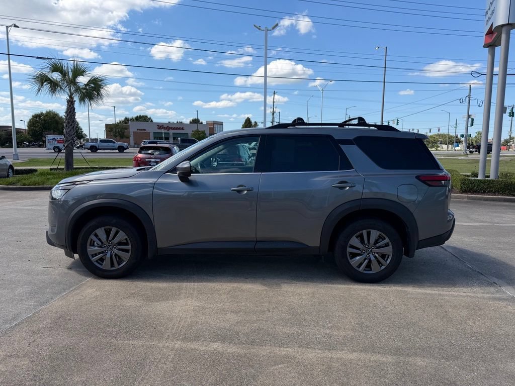 Used 2025 Nissan Pathfinder SV FWD image 2