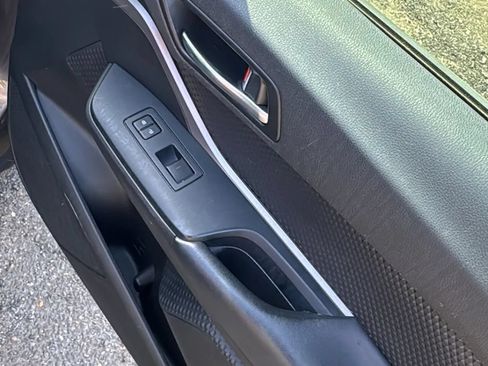 Used 2021 Toyota C-HR LE FWD image 25
