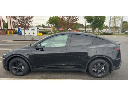 Used 2026 Tesla Model Y Long Range AWD/4WD image 2