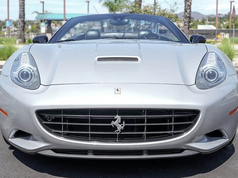 Used 2012 Ferrari California RWD image 13