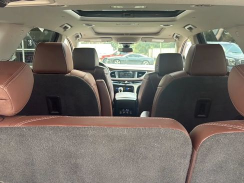 Used 2019 Buick Enclave Avenir FWD image 11
