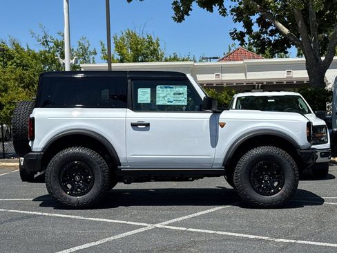 New 2026 Ford Bronco Badlands w/ Sasquatch Package AWD/4WD image 11