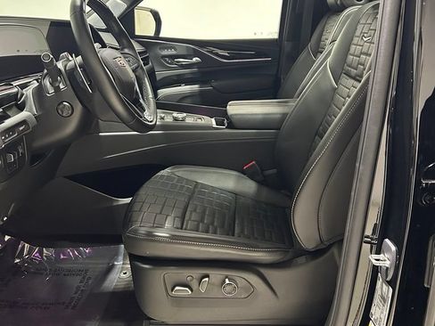 Used 2023 Cadillac Escalade ESV V AWD/4WD image 10