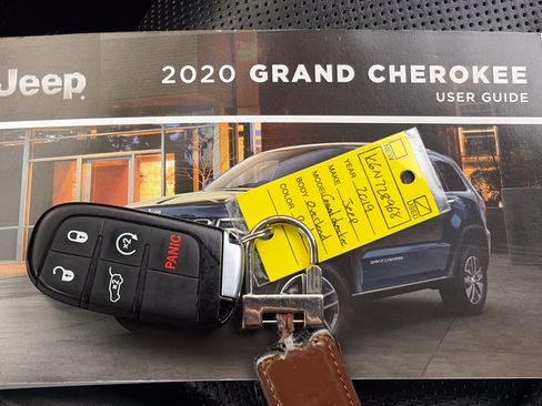Used 2019 Jeep Grand Cherokee Overland AWD/4WD image 39
