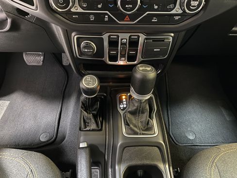 Used 2025 Jeep Wrangler Sahara image 45