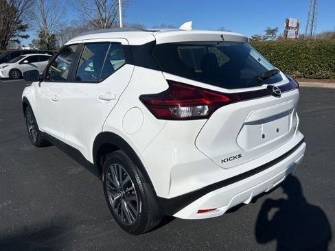 Used 2024 Nissan Kicks SV image 8
