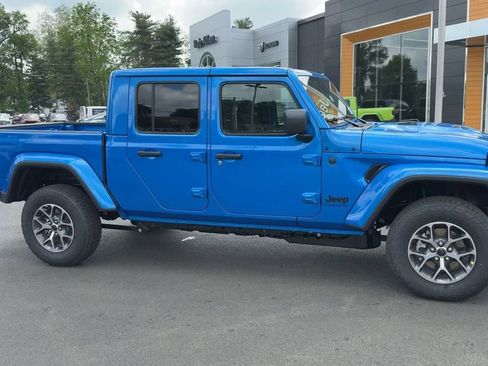 New 2026 Jeep Gladiator Sport AWD/4WD image 8