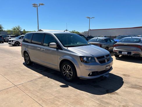 Used 2019 Dodge Grand Caravan GT FWD image 4