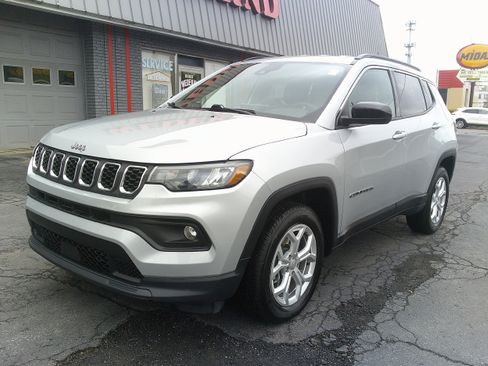 Used 2024 Jeep Compass Latitude AWD/4WD image 10