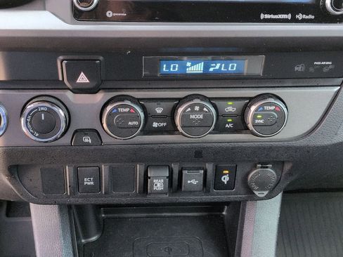 Used 2022 Toyota Tacoma TRD Sport AWD/4WD image 18