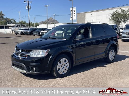 Used 2019 Dodge Journey SE w/ Connectivity Group FWD image 1