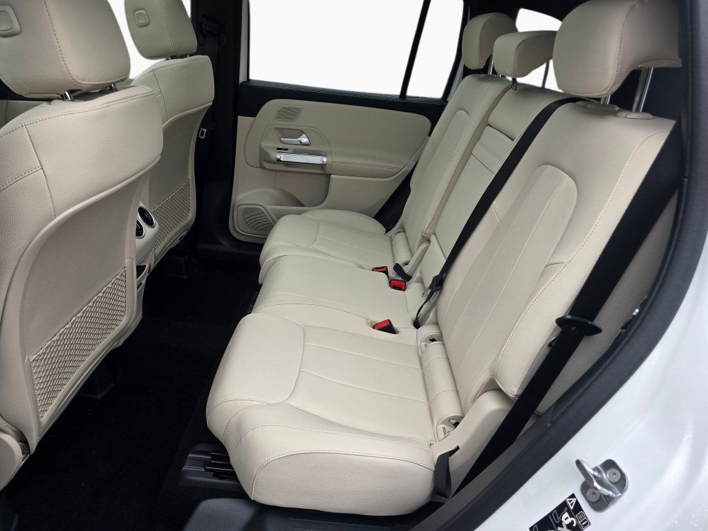 New 2026 Mercedes-Benz GLB 250 4MATIC image 17