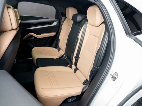 Certified 2025 Porsche Cayenne S AWD/4WD image 43