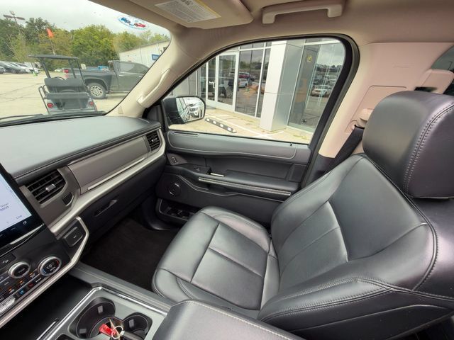 Used 2024 Ford Expedition XLT AWD/4WD image 23