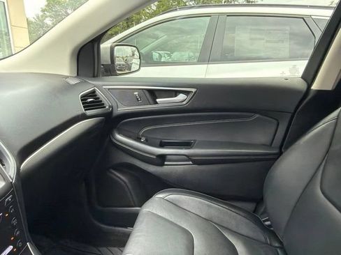 Used 2018 Ford Edge Titanium w/ Technology Package FWD image 5