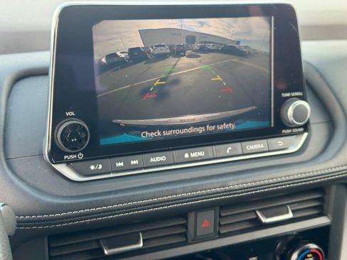 Used 2023 Nissan Rogue SV image 29