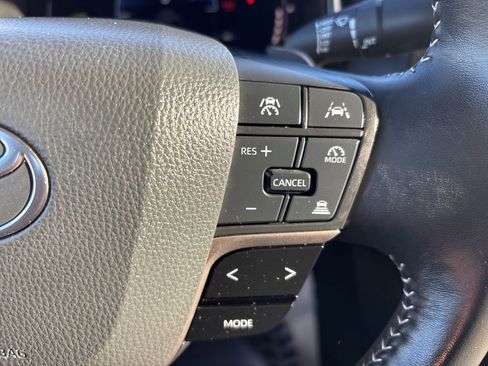 Used 2025 Toyota Camry SE image 17