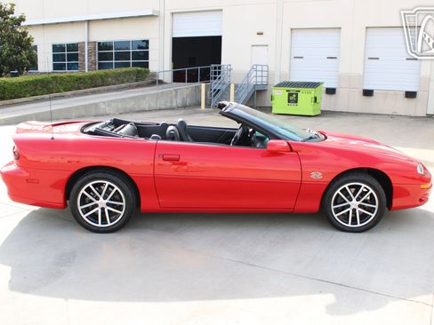 Used 2002 Chevrolet Camaro Z28 w/ SS Performance/Appearance Pkg RWD image 4