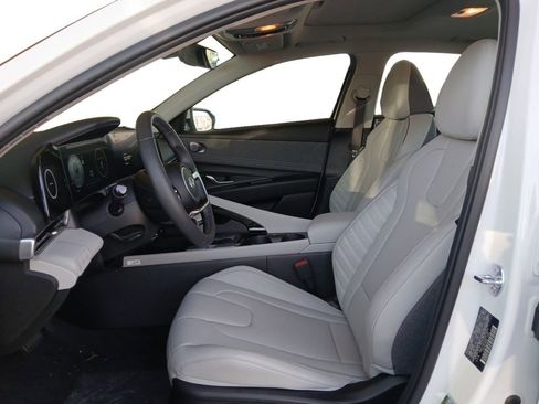 New 2025 Hyundai Elantra Limited image 9