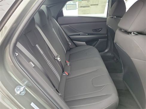 New 2025 Hyundai Elantra SEL image 17