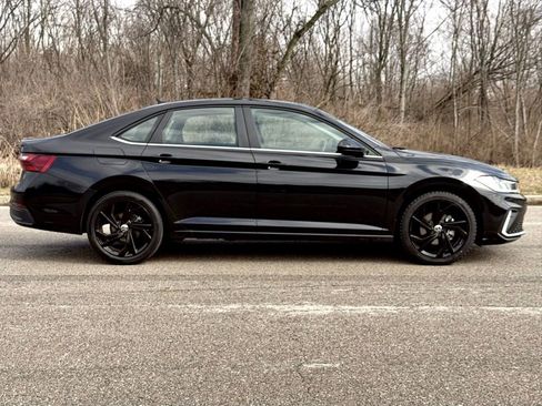 Used 2025 Volkswagen Jetta SE image 38