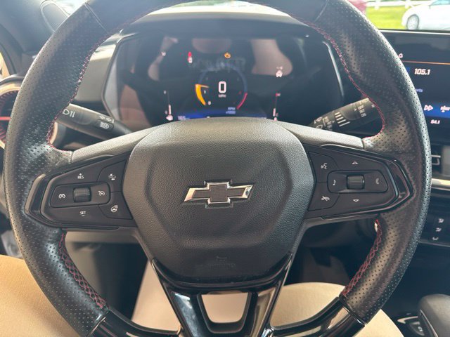 Used 2024 Chevrolet Trax RS w/ Sunroof Package FWD image 17