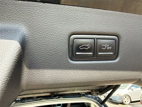 Used 2024 Kia Carnival EX image 31