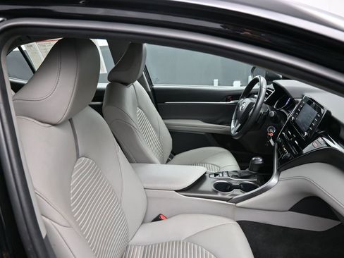 Certified 2022 Toyota Camry SE image 23